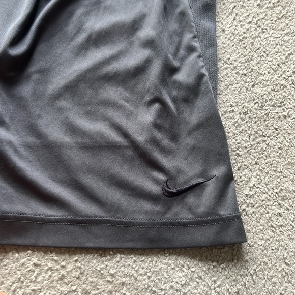 Men’s Nike athletic shorts. Medium. Pockets. Draw string waist. - Picture 3 of 5